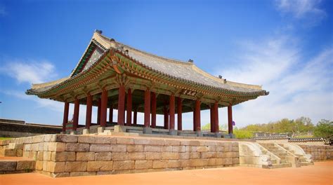  Il Santuario di Hwaseong: Un viaggio nel tempo con un pizzico di dolcezza!