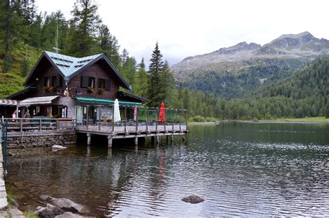  Il Lago di Bagong: Un rifugio silenzioso con un pizzico di leggenda!