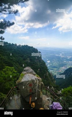 Il Tempio di Lushan: Un gioiello storico immerso nella natura mozzafiato!